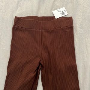 Leggings size M fit too tight/ brand new, forever21